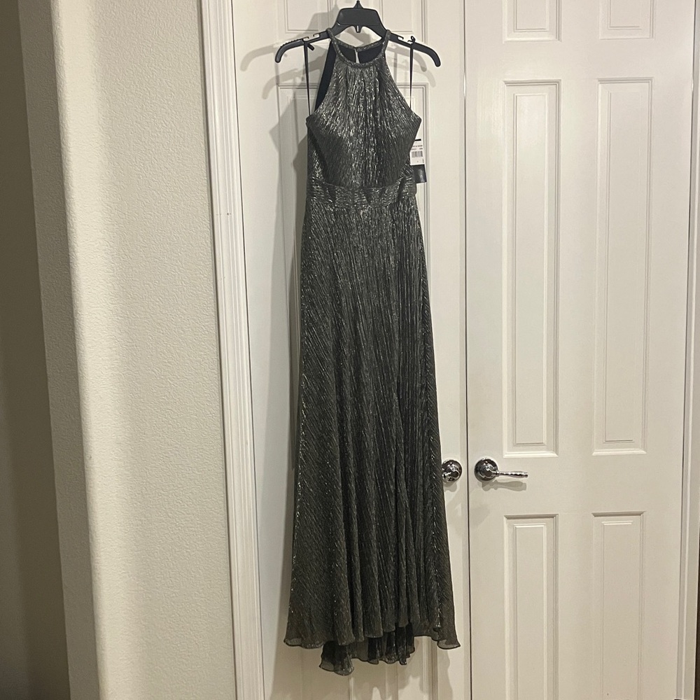 Halter Metallic Crinkled Long Gown, Sleeveless, 4, Silver/Black